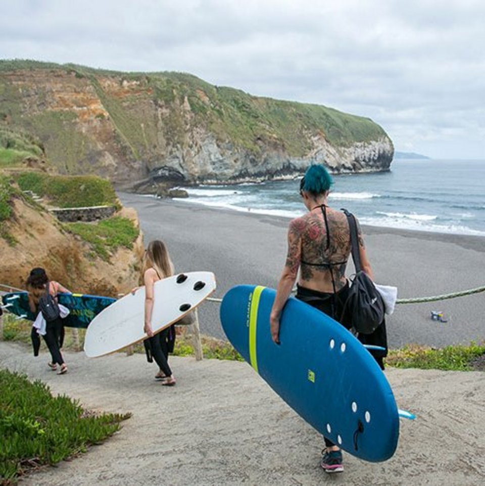 Black Sand Box Surfcamp Skate Camp Portugal Azoren Sao Miguel Surfkurse für Beginner