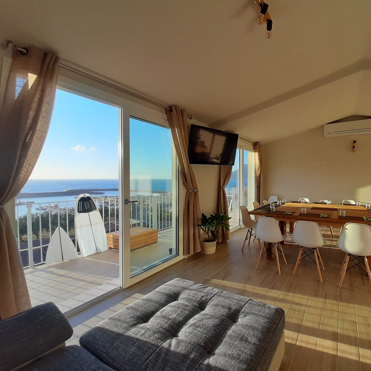 Die Unterkunft mit Meerblick von der Buggerru Surf School auf Sardinien Die Unterkunft mit Meerblick von der Buggerru Surf School auf Sardinien