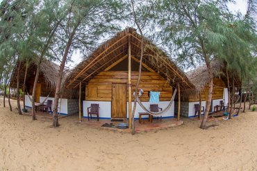 Safa Surfcamp Sri Lanka Arugam Bay camp direkt am Strand