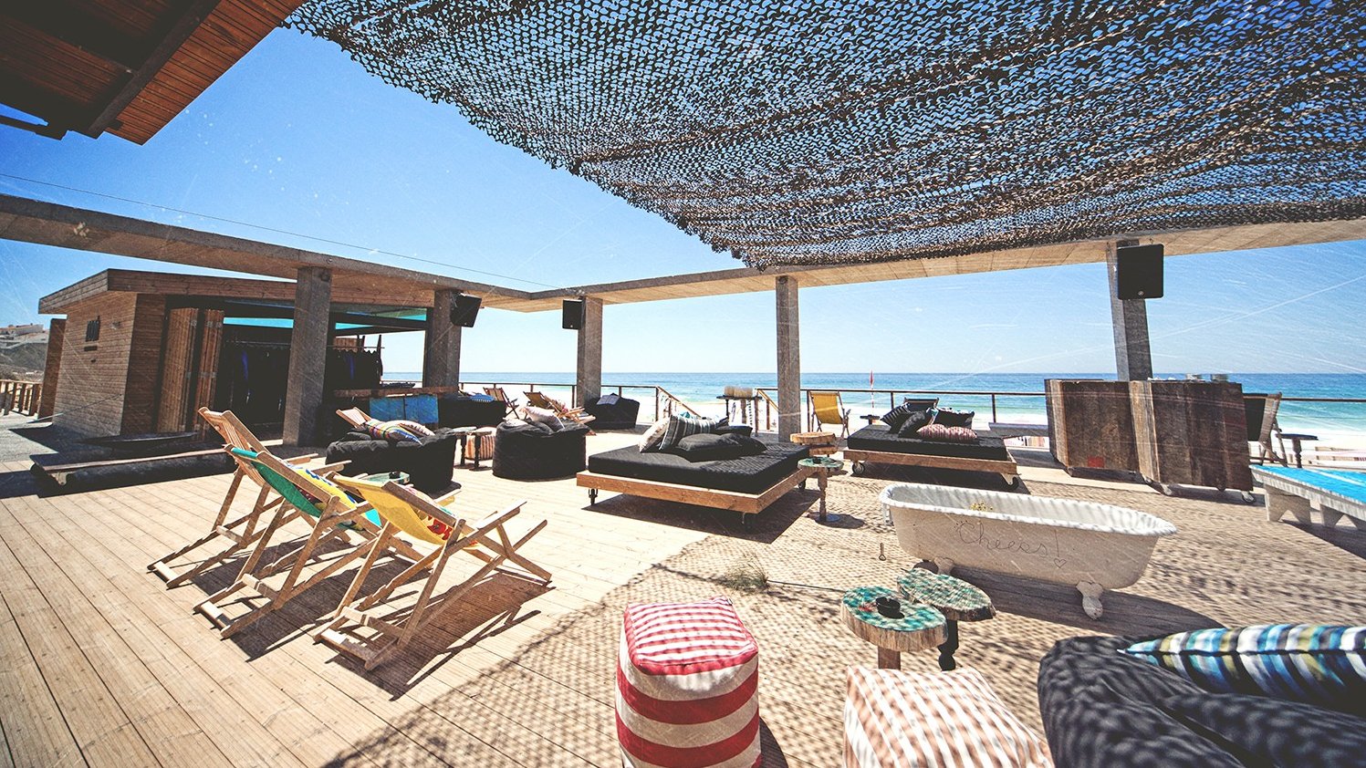 Surfretreat Portugal Santa Cruz beach Club direkt am Strand