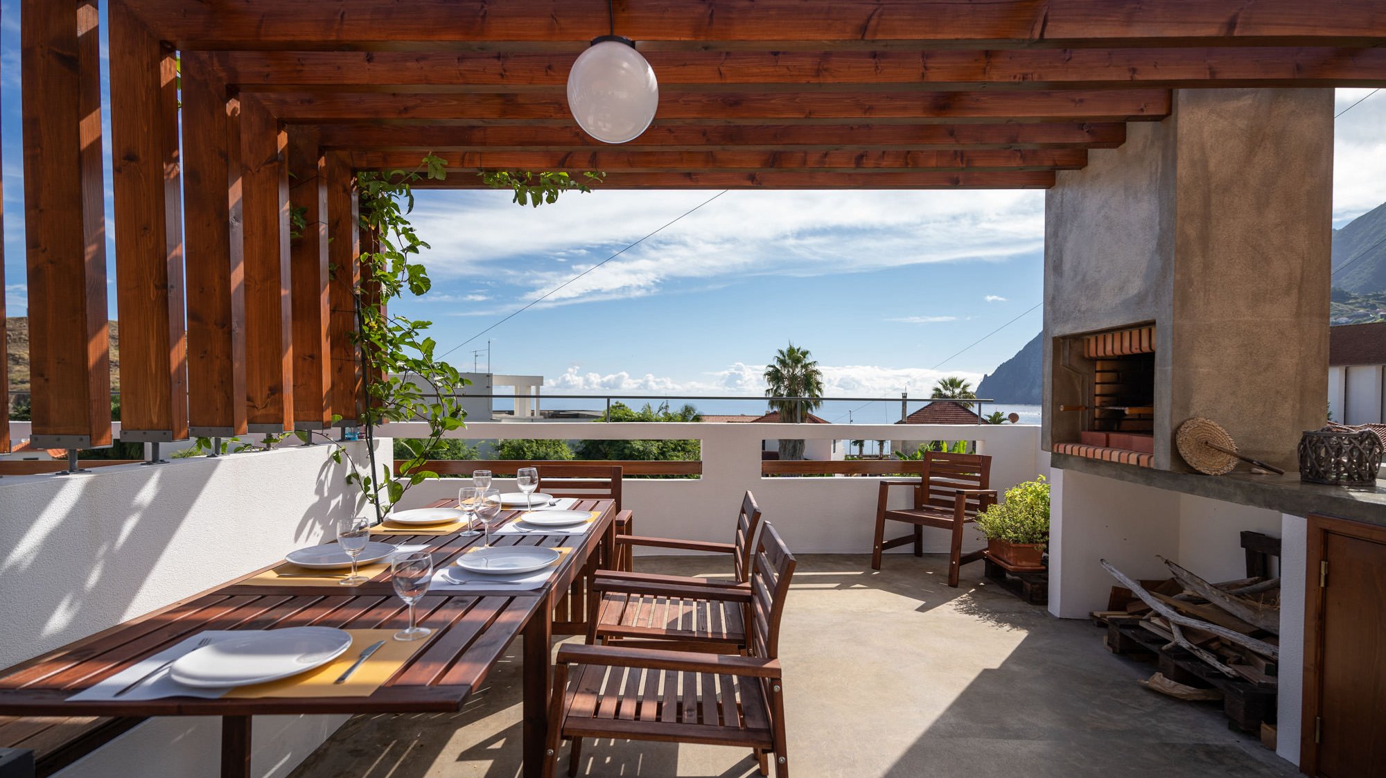 Surfcamp Madeira Porto da Cruz mit Meerblick