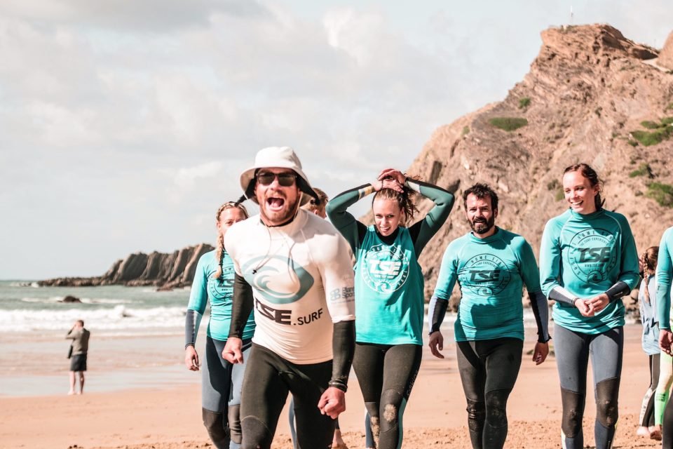 The Surf Experience Aufwärmen am Strand