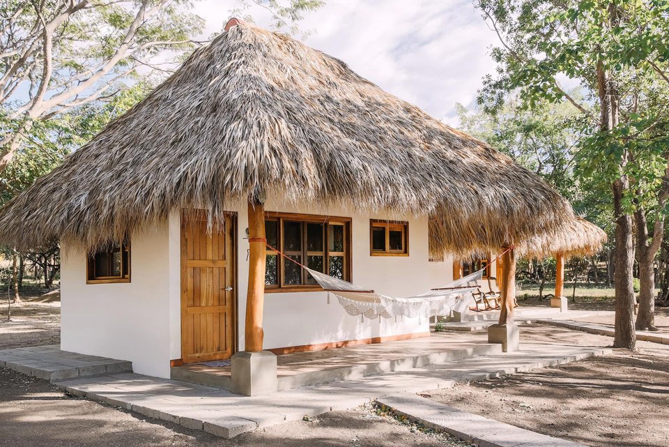 Los Clavos Surfcamp Nicaragua Los Aposentillos direkt am Strand