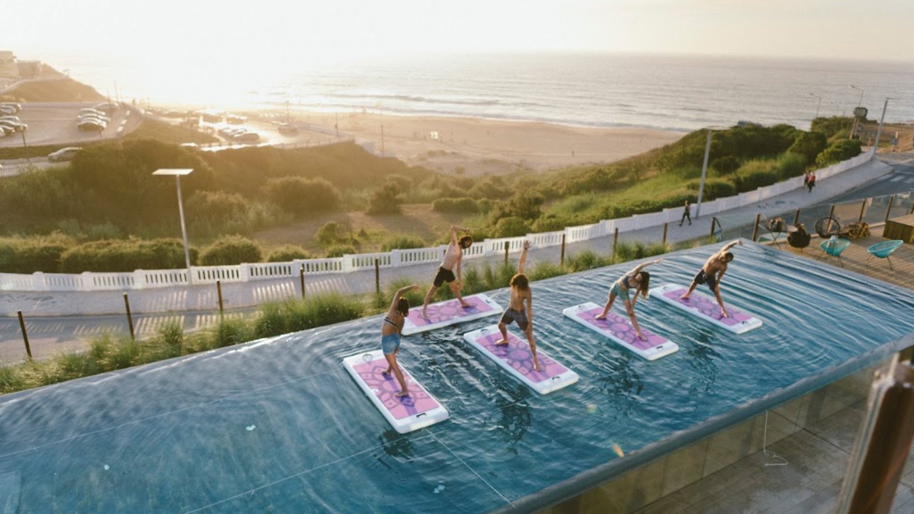 Surfretreat Portugal Santa Cruz SUP Yoga im eigenen Pool