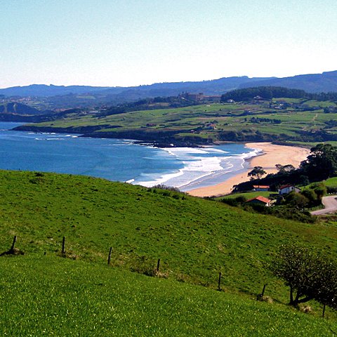 Elementsurf Surfcamp Spanien Oyambre hausstrand