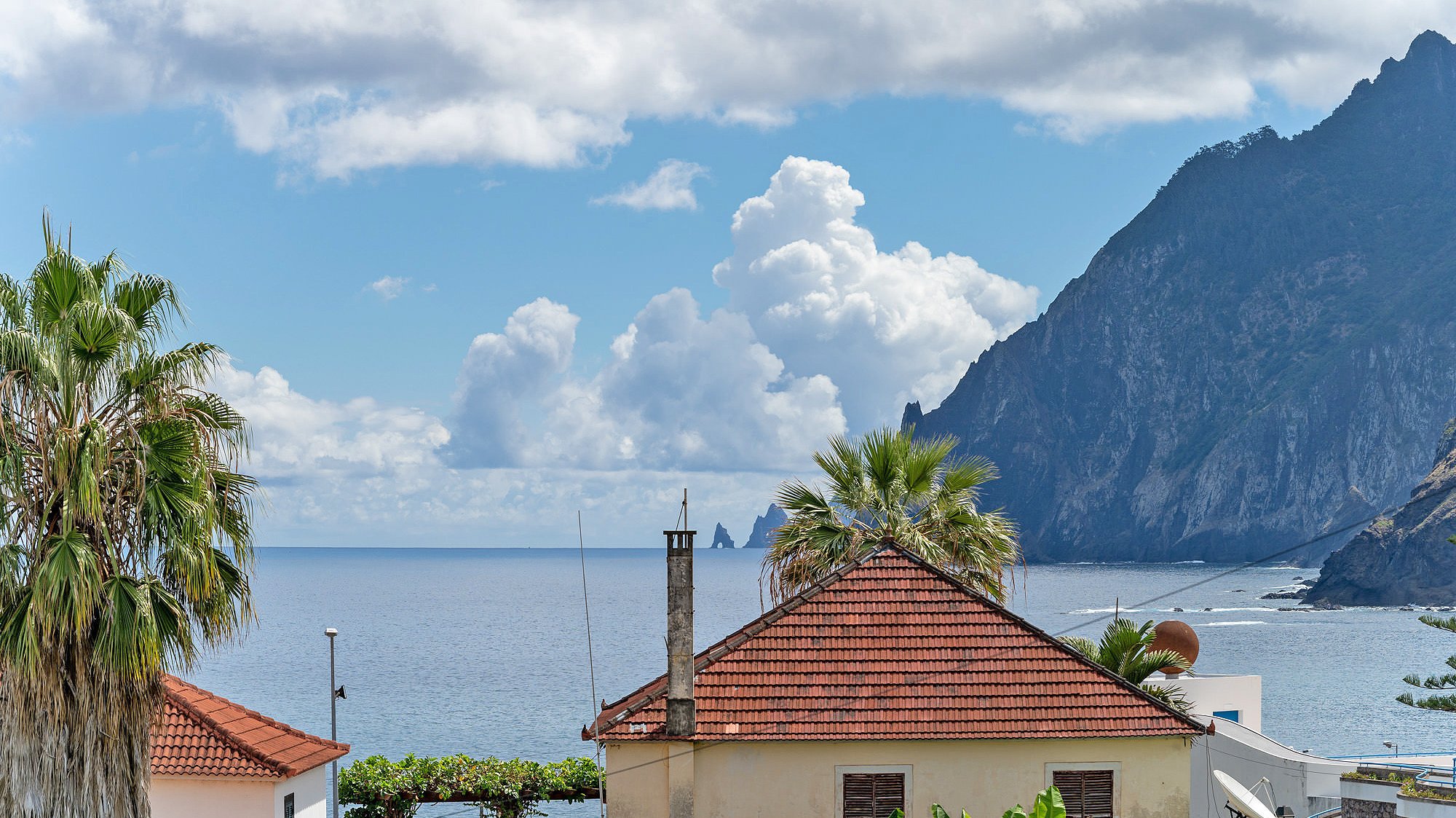Surfcamp Madeira Porto da Cruz direkt am Meer gelegen