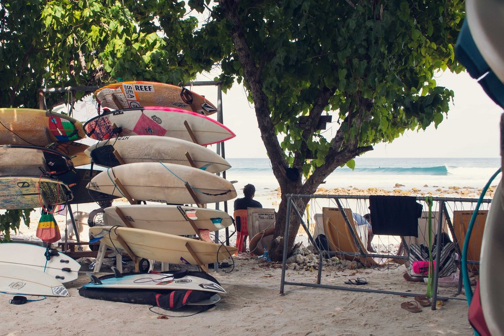 Surfboards in Bali am Strand