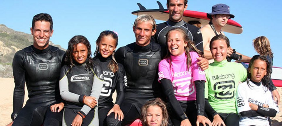 Chill In Ericeira Surfcamp Portugal Surfkurse Gruppen