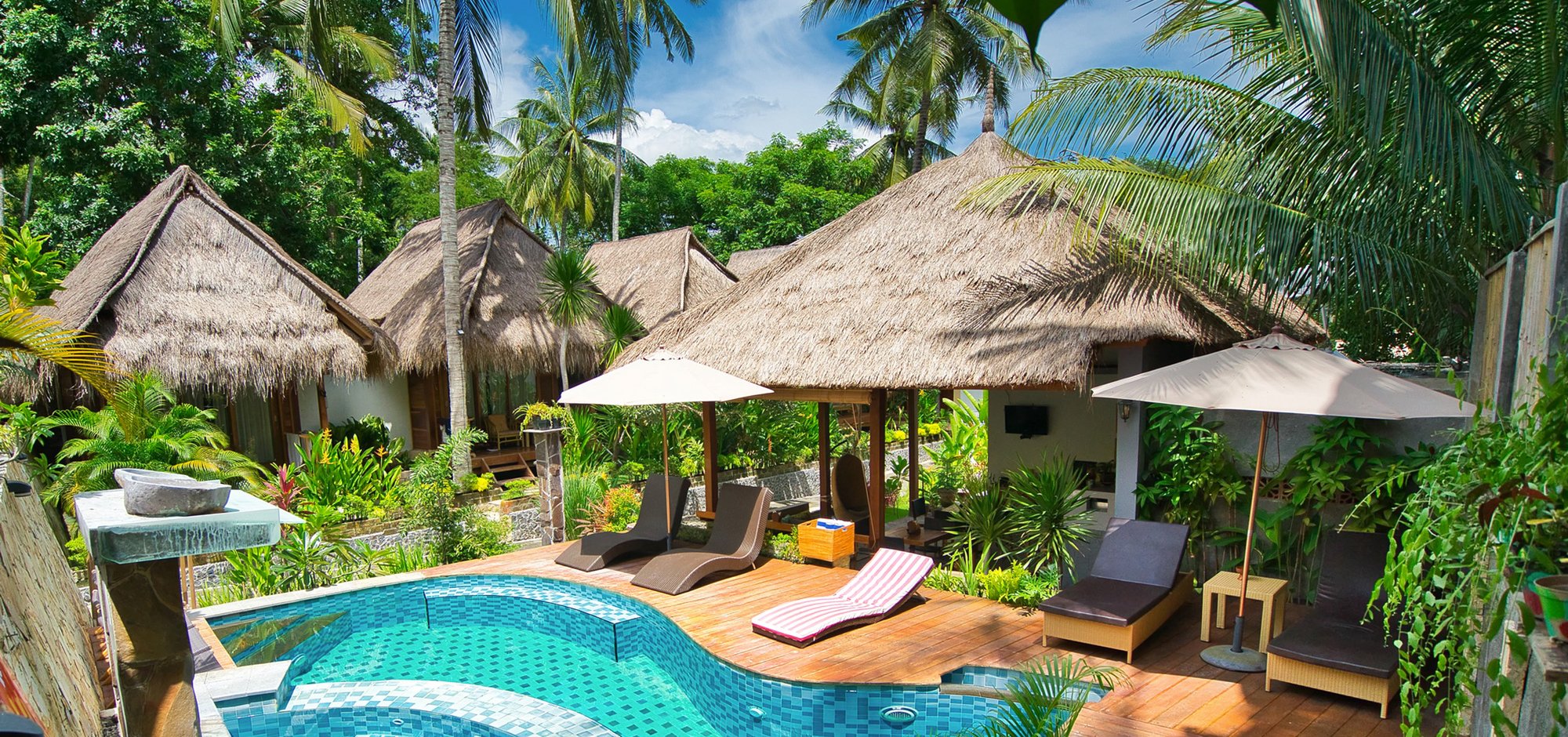 Symbiosis Surfcamp Lombok Kuta Indo mit Pool