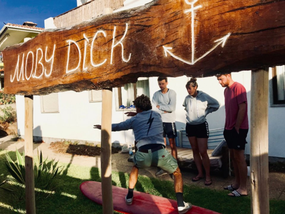 Moby Dick Surfcamp Praia do Guincho Portugal Garten Surfunterricht