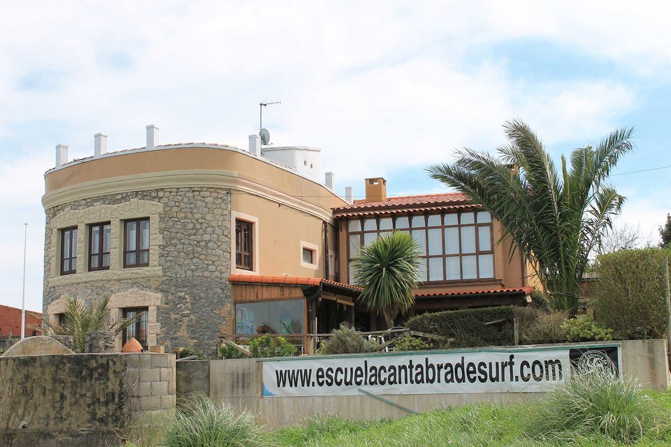 Surfhaus Escuela Cantabra de Surf Spanien Surfcamp