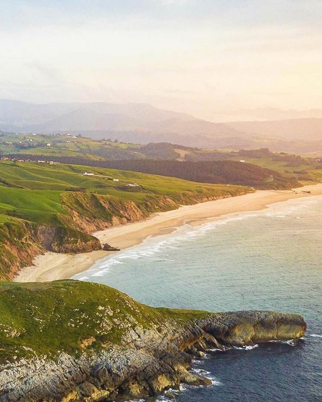 Wellenreiten in Spanien soweit das Auge reicht Wellenreiten in Spanien soweit das Auge reicht