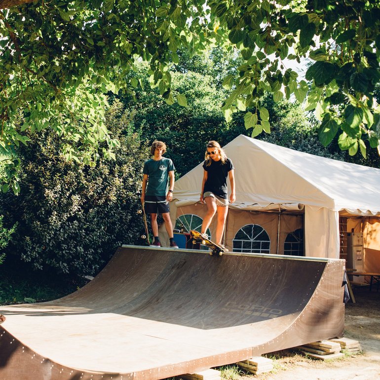 Surfcamp Zarautz Spanien surfen lernen skaten miniramp