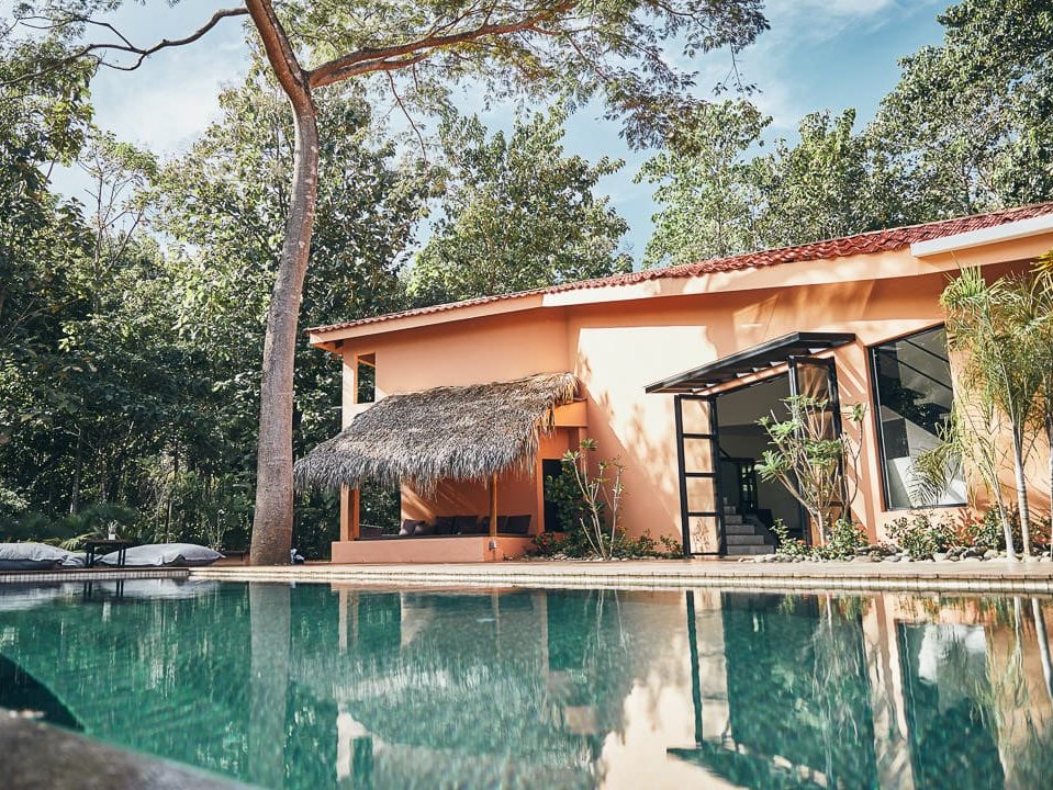 Rapture Surfcamp Playa Avellanas Costa Rica Unterkunft mit Pool