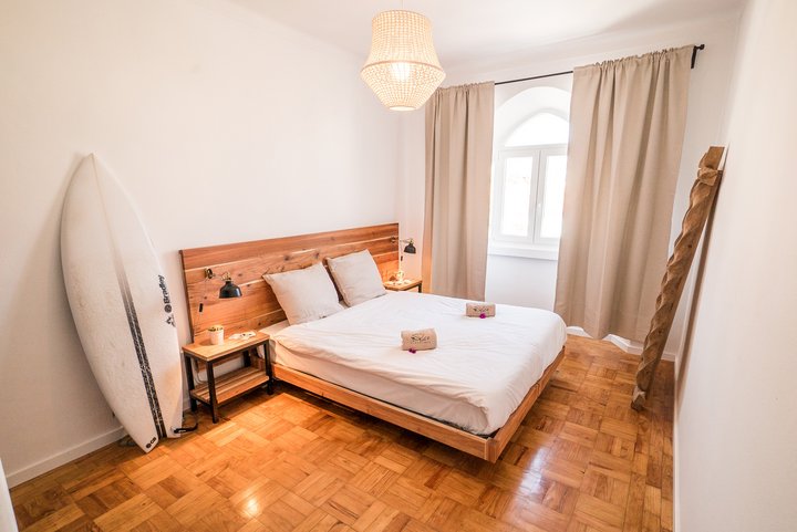 surfhouse caparica portugal doppelzimmer