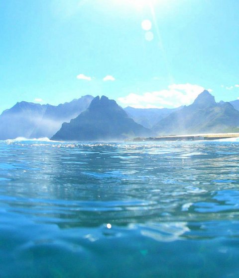 Aussicht vom Meer auf die Berge auf Teneriffa