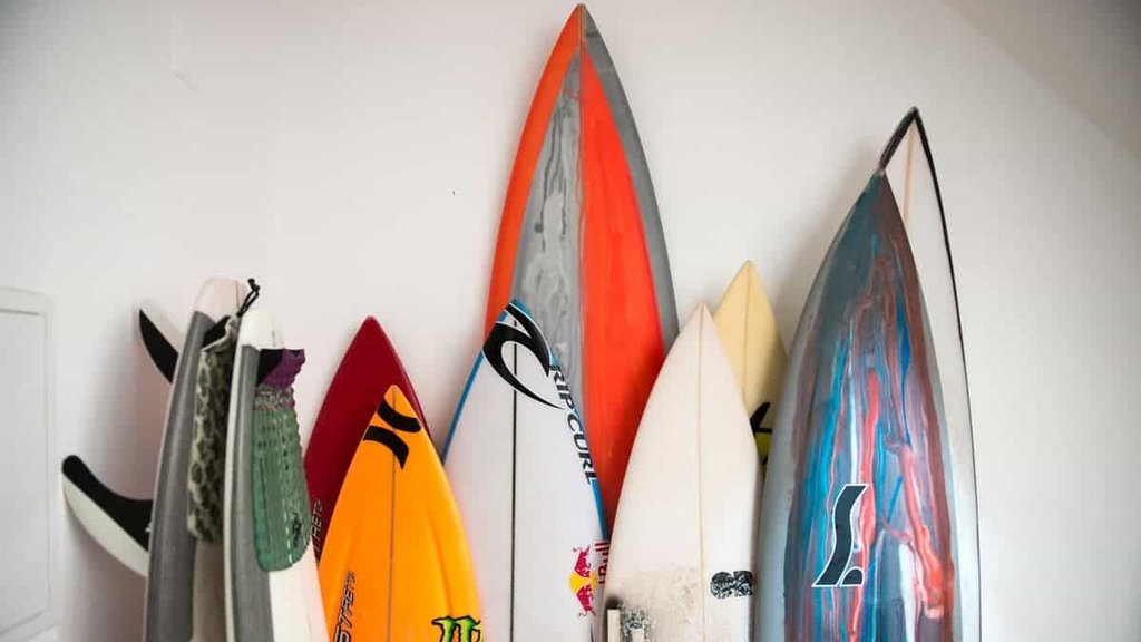 verschiedene Surfboards in der Auswahl