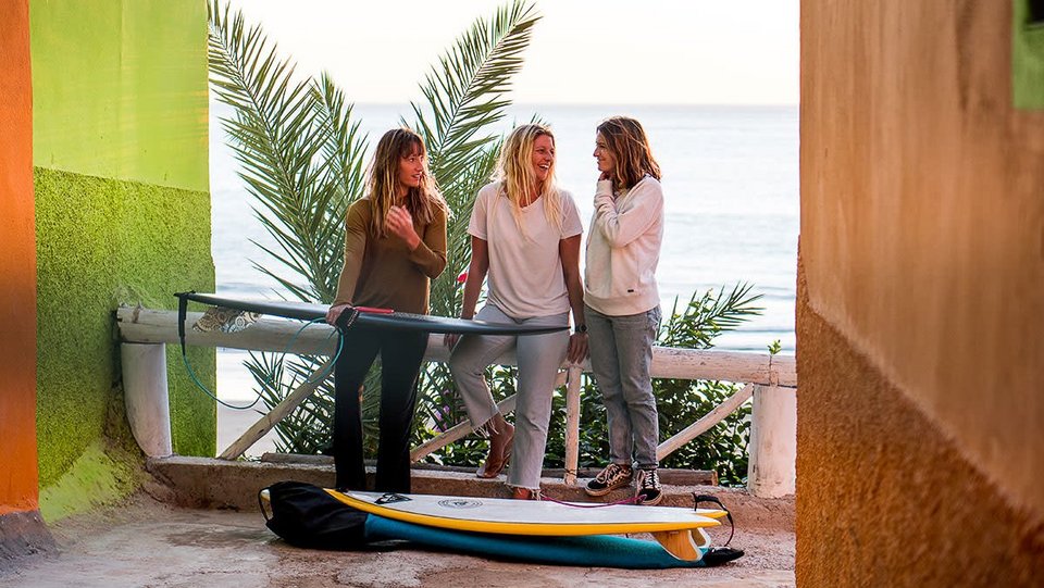 Lapoint Surfcamp Marokko - Surfer Girls mit Boards