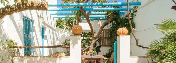 A-Frame Surfcamp Andalusien El Palmar Spanien Innenhof