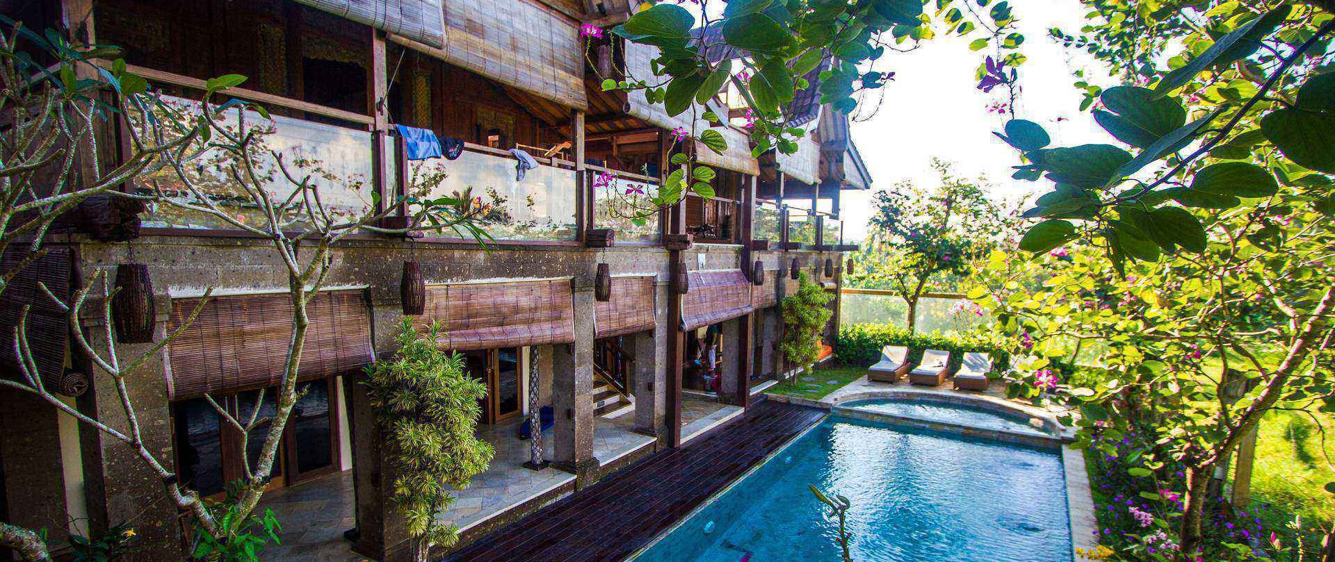 Stormrider Surfcamp and resort Bali Canggu Indo mit Pool