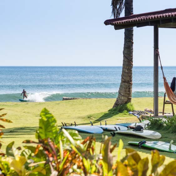 Beachbreak Surfcamp and Resort Panama Playa Venao surfen direkt vor der hastür