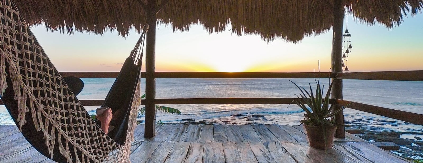 Miramar Surfcamp Nicaragua Hängematte mit Meerblick Sonnenuntergang