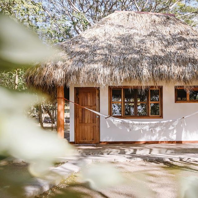 Los Clavos Surfcamp Nicaragua Los Aposentillos Strandbungalow direkt am Meer