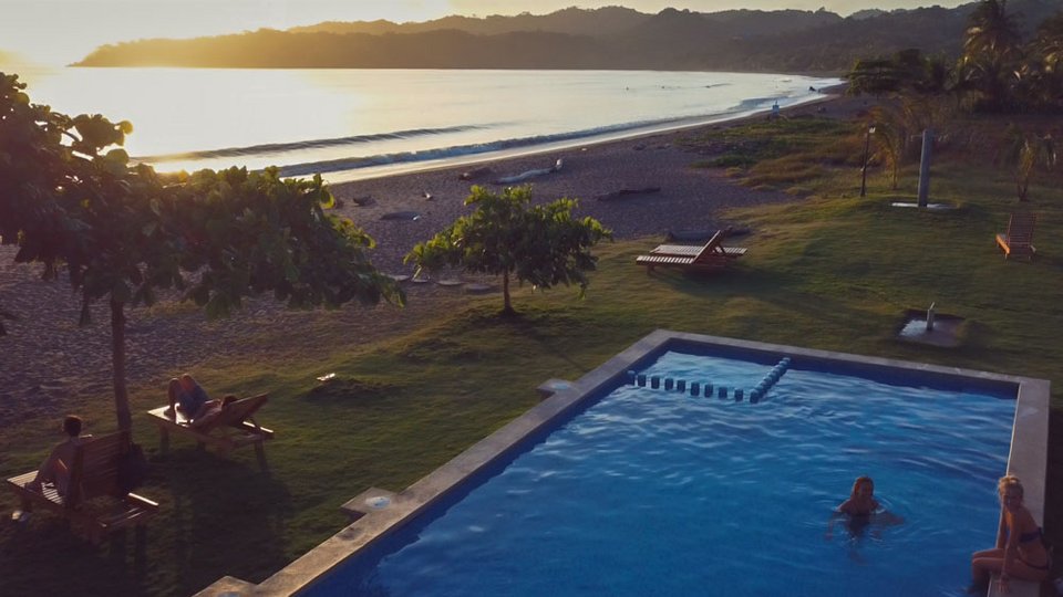Beachbreak Surfcamp and Resort Panama Playa Venao mit Pool