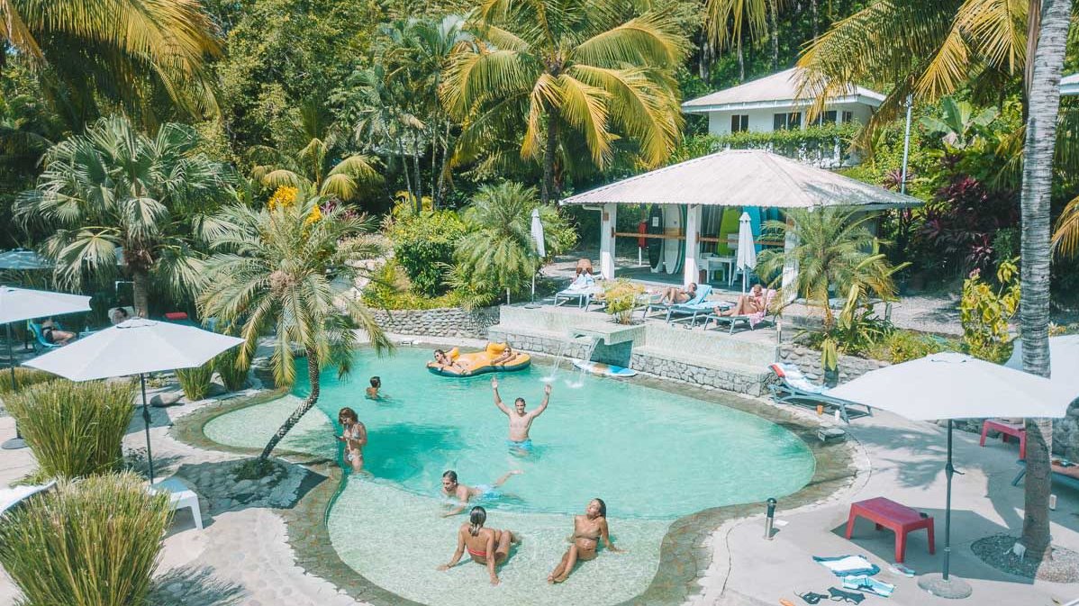Surfcamp Santa Teresa - Pool im Jungle