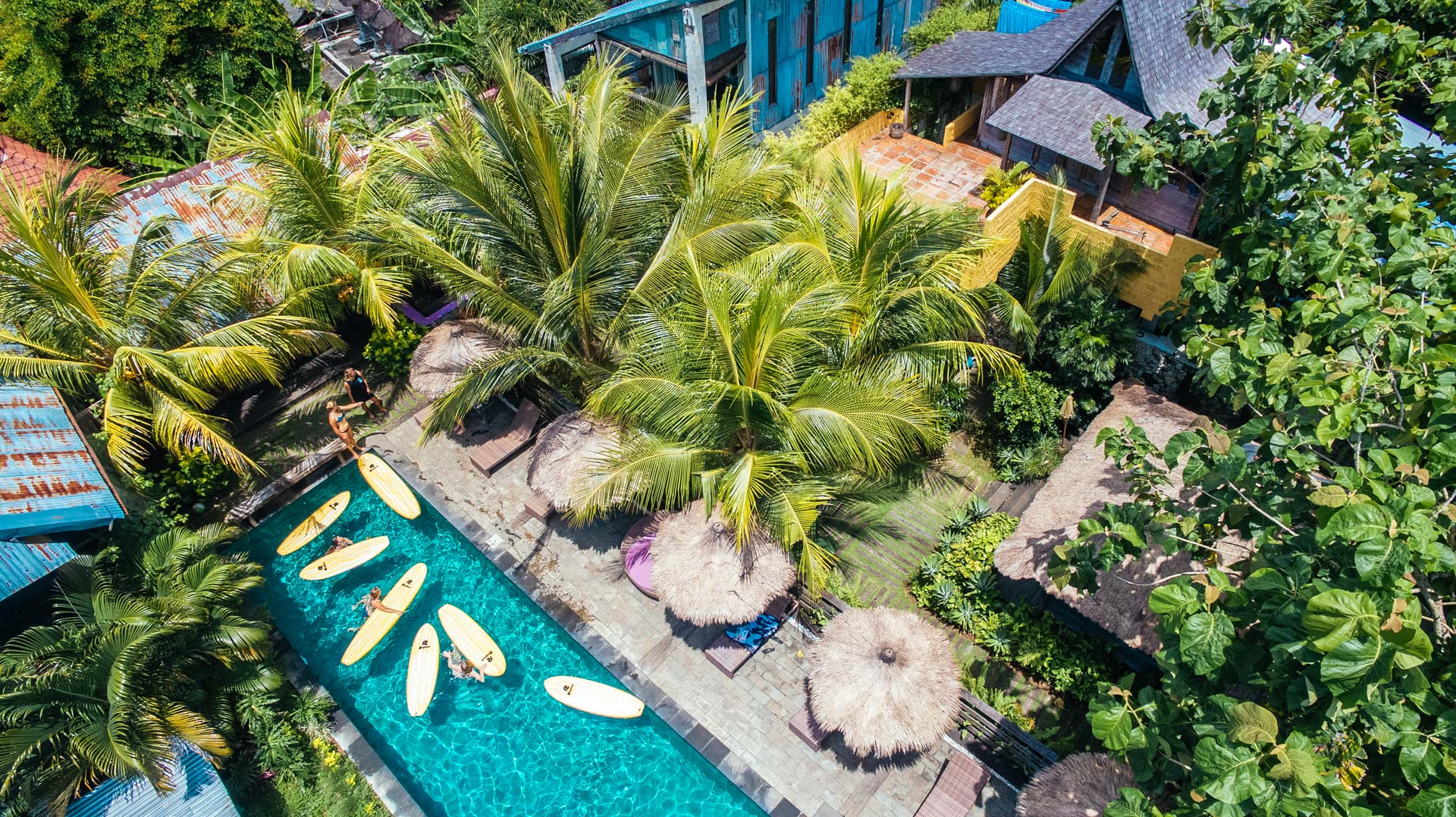 Rapture Surfcamp Padang Bali mit Pool am Spot
