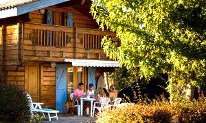 Wavetours Familien Surfcamp, Bias, Frankreich Wavetours Familien Surfcamp, Bias, Frankreich