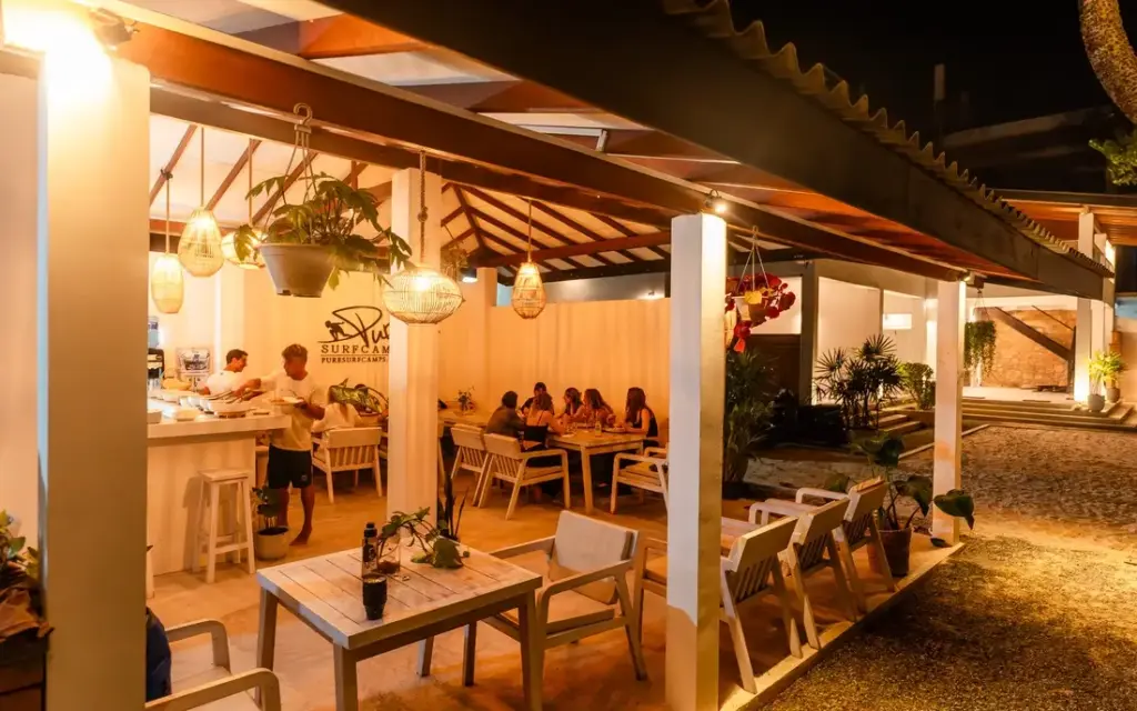 Beachfront Surfcamp Sri Lanka Buffet Abendessen