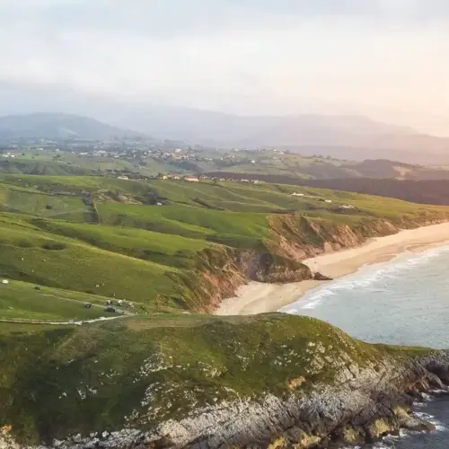 Surfcamp_Oyambre_Aussicht_Surfspot_compressed