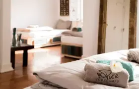 4er Mehrbettzimmer mit Bad im Eco Surflodge Caparica