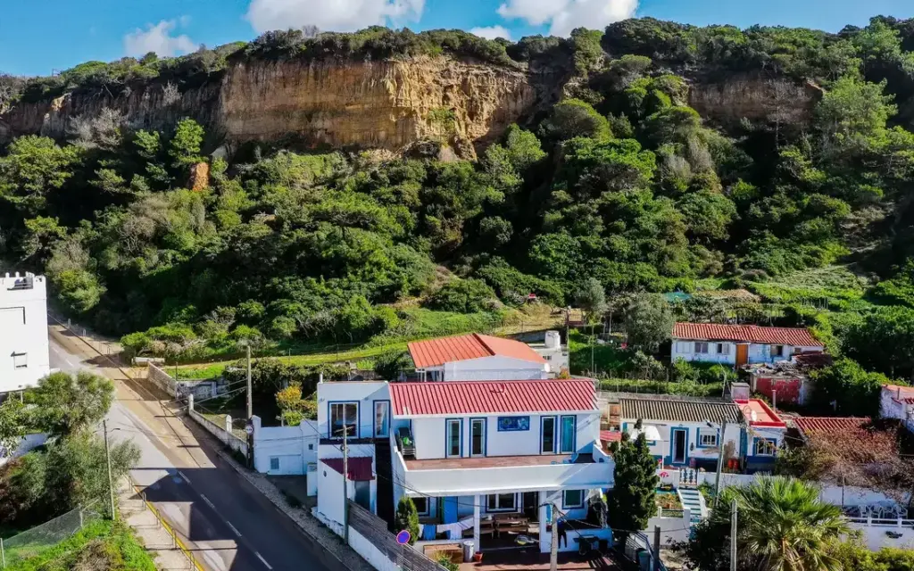 Das Beachfront Surfcamp Caparica