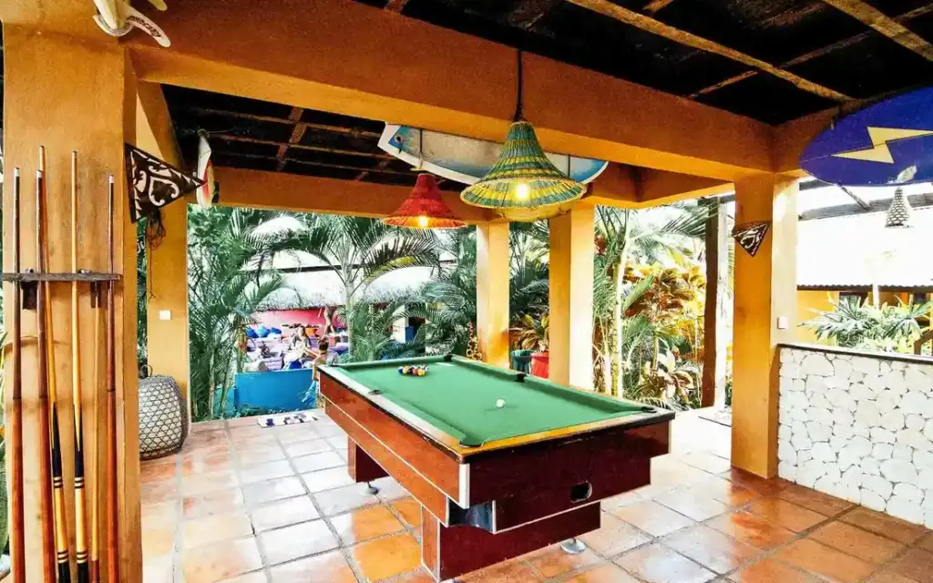 pure-surf-camps-indonesien-bali-padang-billard