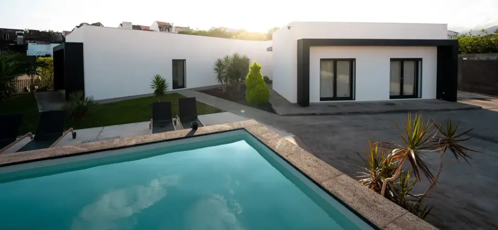 surfcamp-azoren-pool