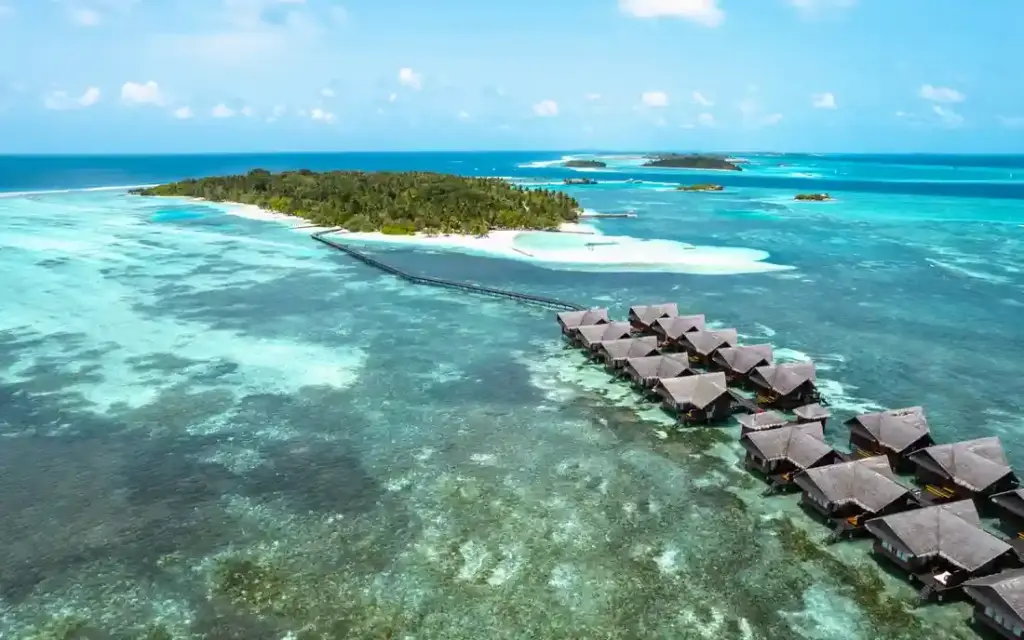 surfresort-malediven-unterkunft-von-oben_compressed