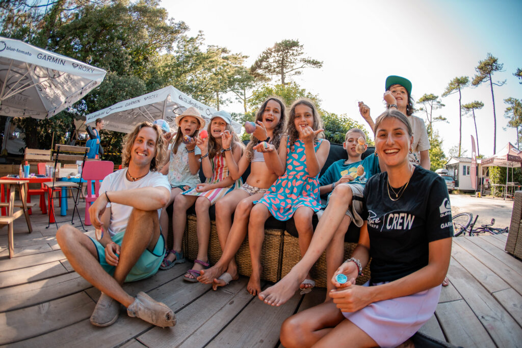 puresurfcamps_pure_surfcamp_surf_lifestyle_travel_ocean_classic_happy_moliets_friends_group-01258