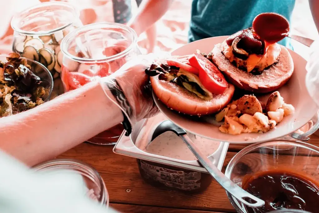 Verpflegung Burger Surfcamp Moliets