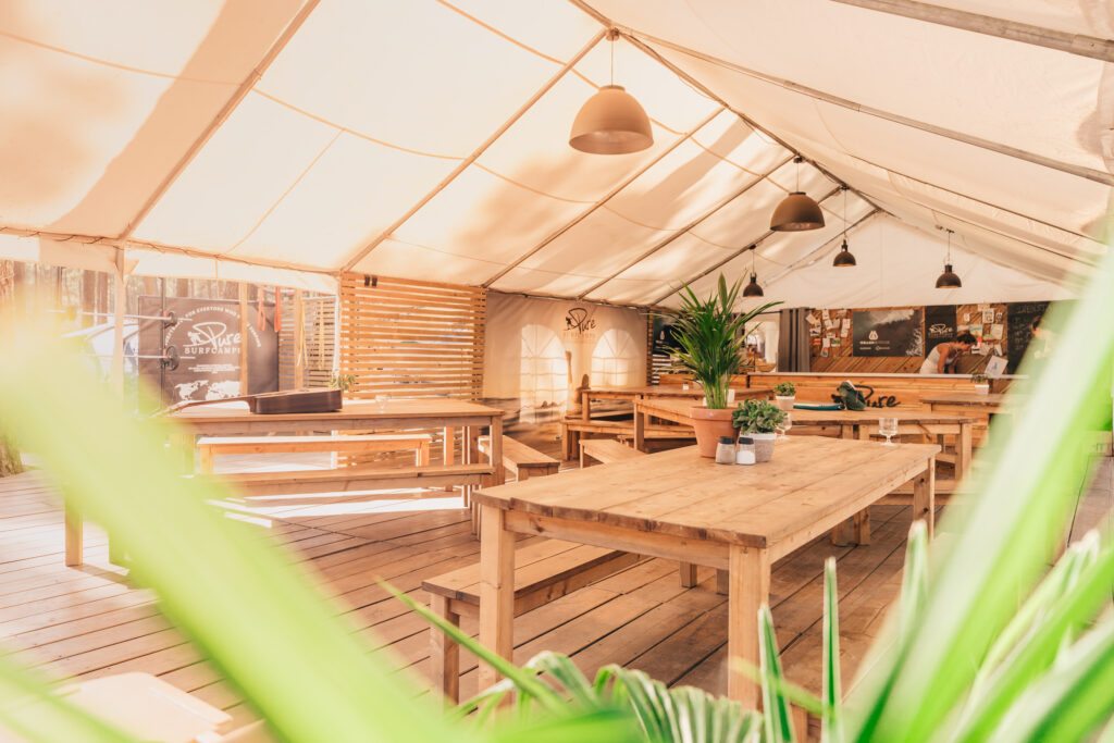 puresurfcamps-frankreich-familien-surfcamp-biscarrosse-gemeinschaftsbereich
