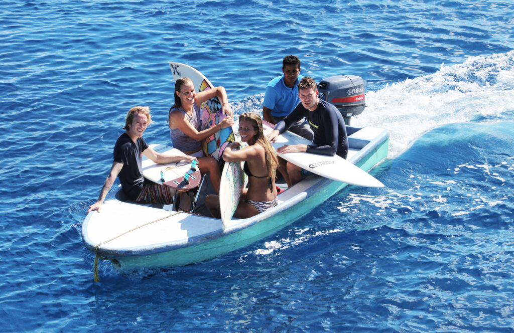 puresurfcamps-surfboat-malediven-surftrip-surftour