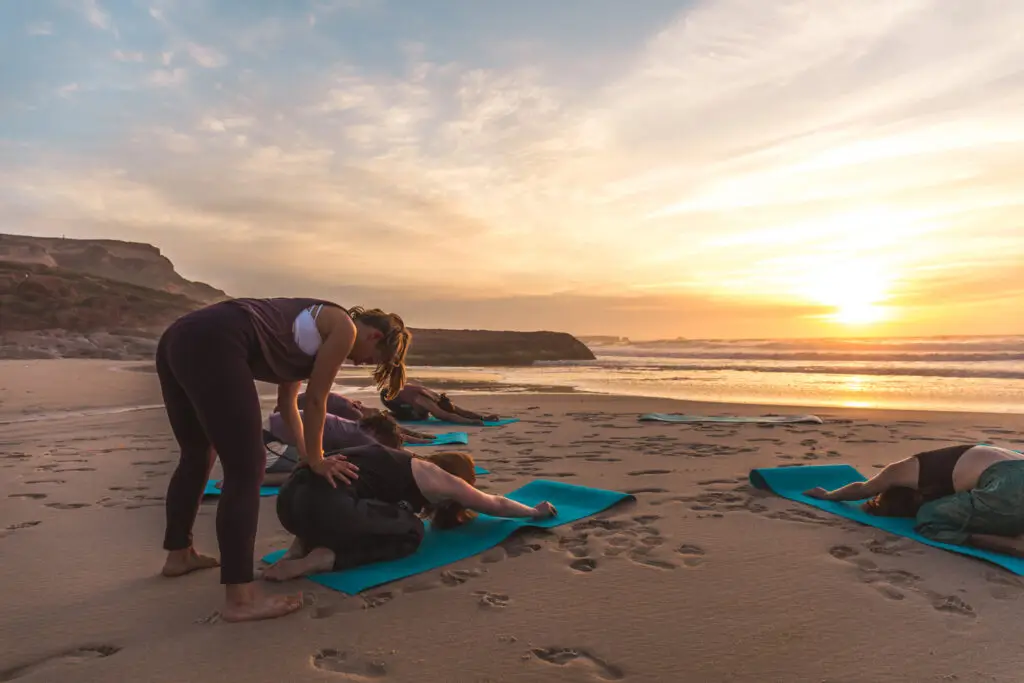 puresurfcamps-surfcamp-peniche-portugal-yoga-trainerin