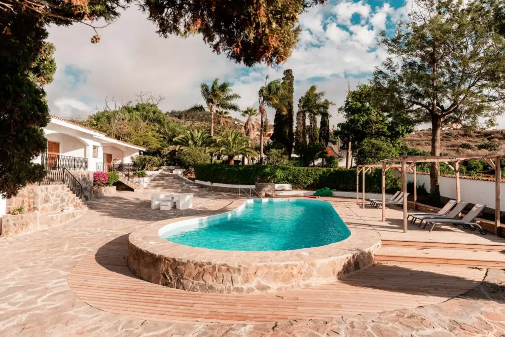 puresurfcamps-surfcamp-surflesson-surfing-howtosurf-teneriffa-north-alexzirke-bigwaves-villa-surfhouse-lodge-private-pool-goodvibes-00287
