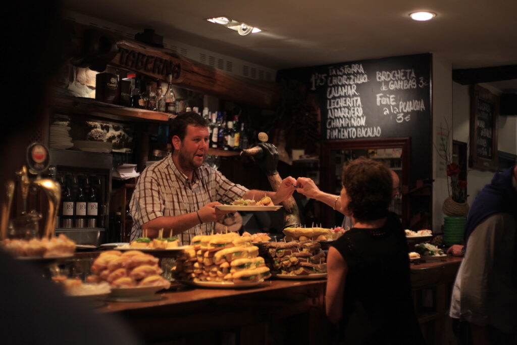 puresurfcamps-surfcamp-zarautz-spanien-ausflug-san-sebastian-tapas