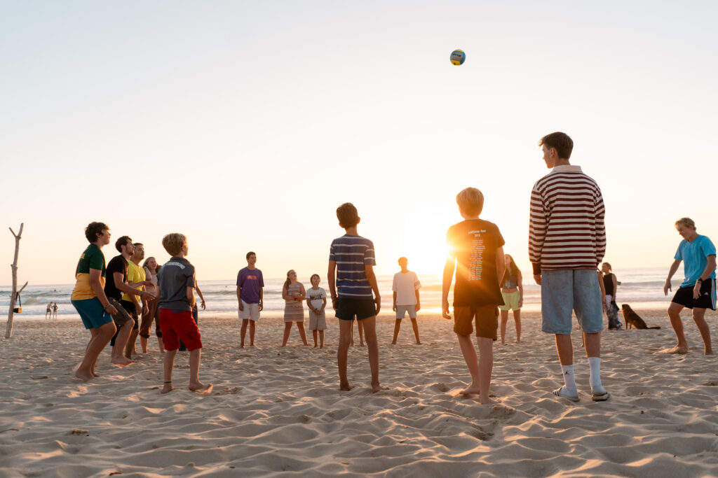 puresurfcamps_pure_surfcamp_surf_lifestyle_travel_ocean_classic_happy_moliets_friends_group-00257