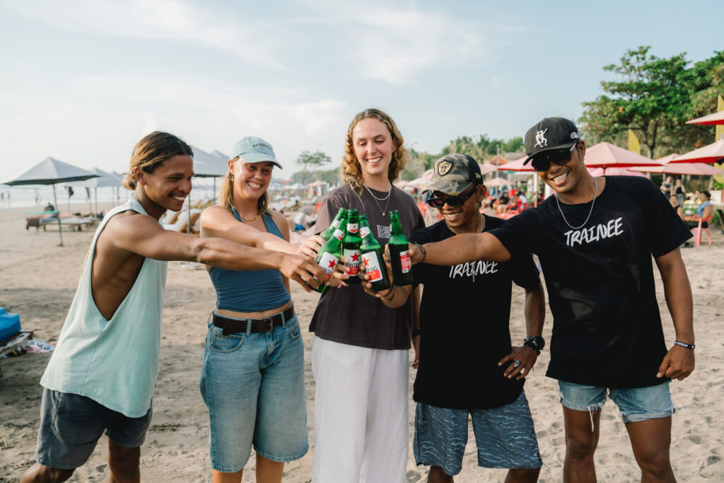 surfcamp-bali-seminyak-community