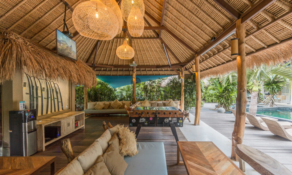 surfcamp-bali-seminyak-kicker