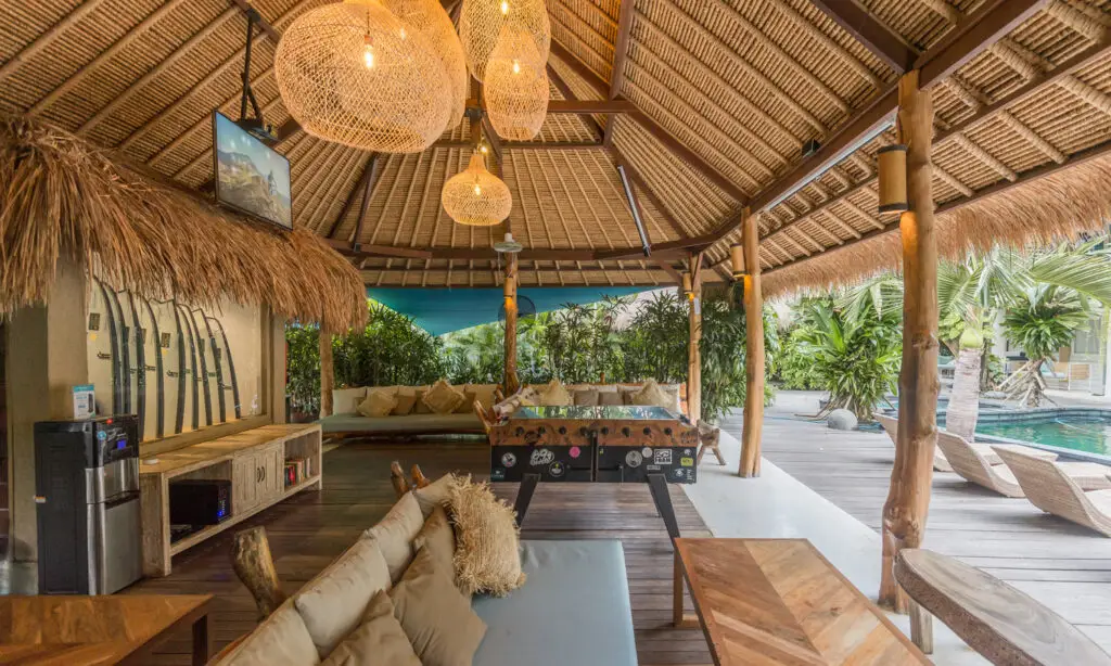 surfcamp-bali-seminyak-kicker