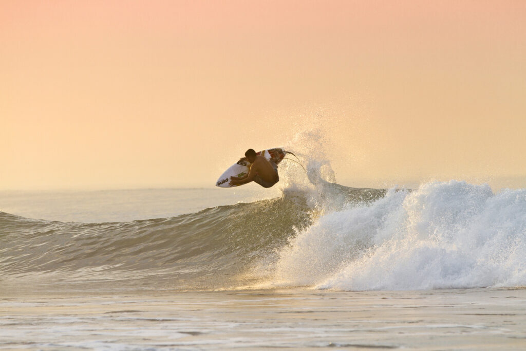 surfcamp-bali-seminyak-surfen-air